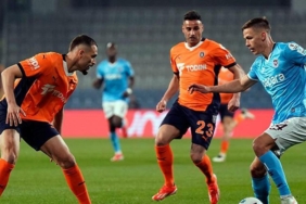 son-dakika-basaksehir-trabzonspor-macinda-kirmizi-kart-oyundan-atildi-M6TNEqiF.jpg