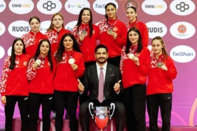 taha-akgul-u23-kadin-gures-milli-takimi-ile-guru-duyuyor-UQsV4rZZ.jpg