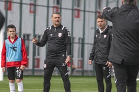 toulouse-fc-kulubunun-antrenorleri-minik-samsunspor-futbolculariyla-idmana-cikti-5fzkfmLs.jpg