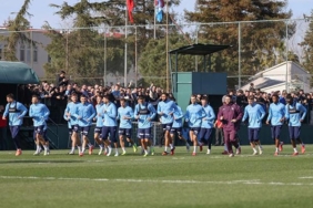 trabzonspor-bu-sezon-ilk-icin-sahada-78ylC6GK.jpg