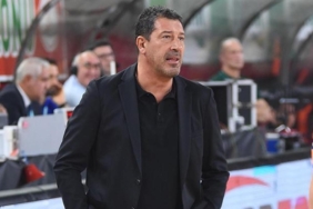 ufuk-saricanin-rahatsizligi-korkuttu-wslwBQQm.jpg