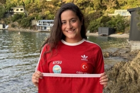 acik-deniz-yuzucusu-aysu-turkoglu-kaiwi-kanalini-gecen-en-genc-turk-oldu-AX5rc55v.jpg