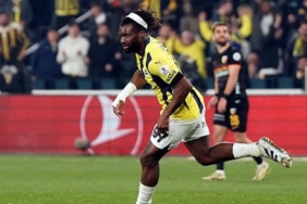 allan-saint-maximin-4-golune-imza-atti-QO5LIISh.jpg