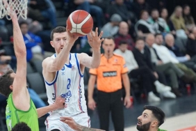 anadolu-efes-evinde-farkli-kazandi-6mp8iMt1.jpg