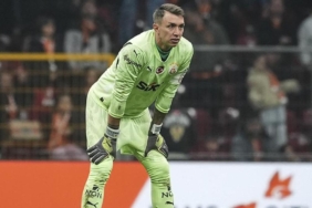 bodrum-fk-galibiyeti-sonrasi-galatasarayda-fernando-muslera-bir-rekor-daha-kazandigimiz-icin-mutluyum-CHA8LOfN.jpg