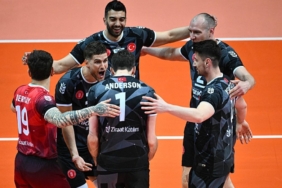efeler-liginde-sampiyon-ziraat-bankkart-TPQHGpPY.jpg