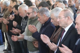 ersun-yanalin-aci-gunu-annesi-bahriye-yanal-son-yolculuguna-ugurlandi-UjE3N98i.jpg