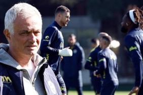 fenerbahce-trabzonspor-karsisinda-mourinho-iki-yildizi-kulubeye-cekti-GYw1ka7z.jpg