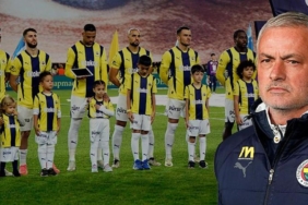 fenerbahcede-sok-ayrilik-yildiz-futbolcu-sivasspor-maci-oncesi-bu-sozlerle-resti-cekti-VQBR9SbR.jpg