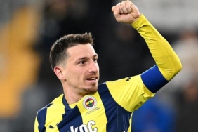 fenerbahcenin-yildiz-oyuncusu-hastaneye-kaldirildi-5u1lTYfj.jpg