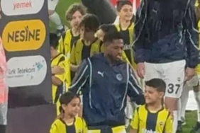 fredle-sahaya-gelip-talisca-ile-fotograf-cektirmisti-unlu-ismin-oglu-oldugu-ortaya-cikti-SzyxUBZr.jpg