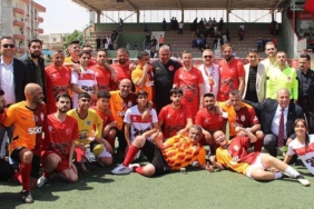 galatasaray-efsanelerinden-dostluk-maci-yF7uNniY.jpg