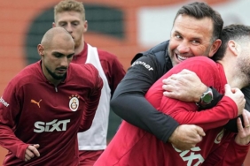 galatasarayda-okan-buruk-oyuncularina-seslendi-iki-kupa-da-bizim-olacak-F1Y8yNjM.jpg