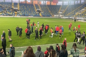 genclerbirliginde-firatcan-uzum-soku-basin-sorumlusuna-saygisiz-davranis-yIGvxuw9.jpg