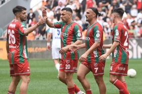 karsiyakada-futbolcular-ihtar-cekti-bYyXOls6.jpg