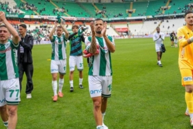 konyaspor-17-yil-sonra-bir-ilki-yasadi-bt39A3ph.jpg