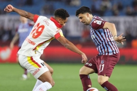 ozan-tufan-elestirilere-cevap-verdi-kritik-anda-sahneye-cikti-tGAR8j5z.jpg