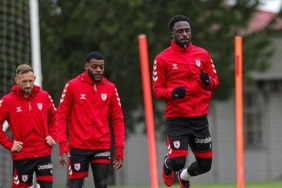 samsunspor-uc-eksikle-calisti-YtWgC41w.jpg