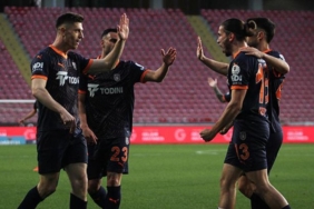 basaksehirin-avrupa-sevdasi-ozet-hatayspor-basaksehir-mac-sonucu-2-4-mNsOZPA9.jpg