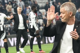 besiktas-taraftarindan-solskjaere-tepki-alkislamaya-geldi-yuhaladilar-ddtOJBLM.jpg