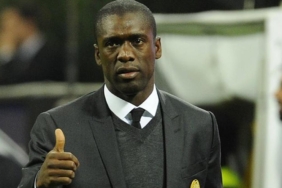 clarence-seedorf-iran-ekibiyle-bir-yillik-sozlesme-imzaladi-pPtb25Nc.jpg