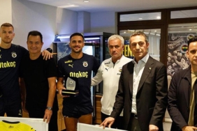 fenerbahce-baskani-ali-koctan-edin-dzeko-ve-dusan-tadice-plaket-lCncIAPp.jpg