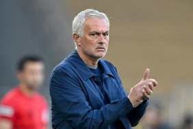 fenerbahce-teknik-direktoru-jose-mourinhodan-olay-aciklama-ben-de-gelmezdim-rLjtLrwx.jpg