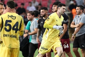 fenerbahcede-ertugrul-cetinin-buyuk-uzuntusu-kosarak-soyunma-odasina-gitti-V4vTpL7W.jpg
