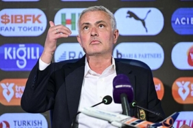 fenerbahcede-jose-mourinho-bilmecesi-buyuyor-cevaplari-sok-etmisti-gelecek-sezonki-yol-haritasi-6Br2kZQC.jpg