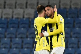 fenerbahcenin-yildizi-youssef-en-nesyri-suskunlugunu-bozdu-9-mac-sonra-aglari-sarsti-ZSCNHxXY.jpg