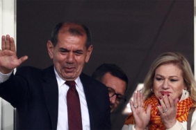 galatasarayda-dursun-ozbek-dedigini-yapti-zirveye-ortak-oldu-LsdYNXi8.jpg