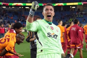 galatasarayda-fernando-muslera-bu-kulup-bana-cok-seyler-katti-BJfJutfI.jpg