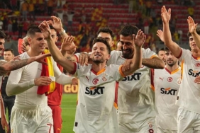 galatasarayda-mertensten-duygusal-veda-gelecegi-hakkinda-konustu-insanlara-da-guvenmek-lazim-48Q3VtHI.jpg