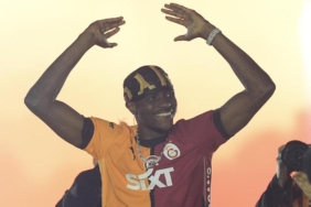 galatasarayda-osimhen-calismalari-suruyor-kalmasi-konusunda-yeni-gelisme-9SjJUSsr.jpg