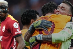 galatasarayda-tarihe-damga-vuran-adam-artik-yok-osimhen-detayi-basaksehir-macinin-ardindan-olay-sozler-rR6yPHk5.jpg