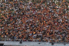 galatasarayli-taraftarlar-goztepe-macini-yenikapida-takip-etti-C3wm7xaY.jpg