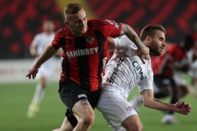gaziantep-fk-ustunlugunu-koruyamadi-nefes-kesen-macta-kazanan-cikmadi-gaziantep-fk-kasimpasa-MARMNs1R.jpg