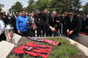 genclerbirliginden-ilhan-cavcavin-mezarina-ziyaret-fOYCh3kQ.jpg
