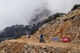 kemerde-adventure-motosiklet-yarislari-basliyor-svxPUHuH.jpg