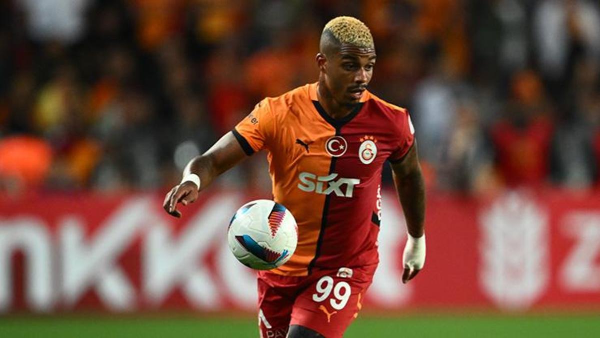 lemina-paylasti-galatasaray-soyunma-odasinda-kupa-coskusu-qenIE8KE.jpg