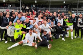 manisa-fk-ligde-kalmayi-kutluyor-B1GMhatc.jpg