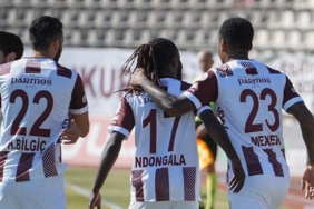 ozet-bandirmaspor-super-lige-bir-adim-daha-atti-mac-sonucu-bandirmaspor-erzurumspor-LKgtvHkk.jpg