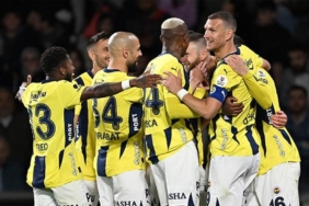 ozet-fenerbahce-3-puani-4-golle-aldi-basaksehir-fenerbahce-maci-sonucu-1-4-uhLf9Qth.jpg