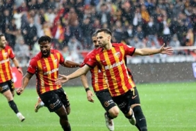 ozet-miguel-cardoso-hat-trick-yapti-kayserispor-rahatladi-mac-sonucu-kayserispor-antalyaspor-3-1-FwhTvkjL.jpg