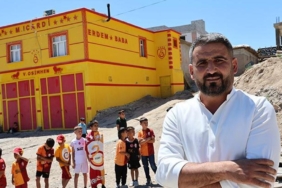 sari-kirmizi-eve-osimhen-ve-5inci-yildiz-vigt7FQC.jpg