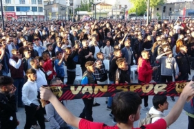 vanspor-taraftarinin-galibiyet-coskusu-tBmMigzY.jpg