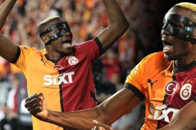 victor-osimhen-yine-atti-rekor-kirdi-yNZUiprs.jpg