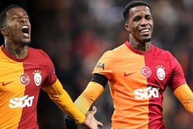 wilfried-zaha-resmen-acikladi-galatasaraya-donecek-mi-ruzK4RQf.jpg