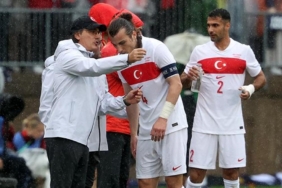 a-milli-takimda-caglar-soyuncu-sahaya-kaptan-cikti-C1GyAgLu.jpg