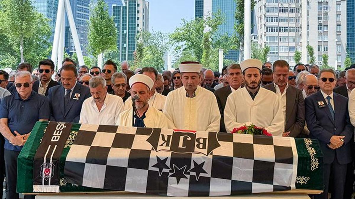 besiktasta-eski-ceo-ugur-gokhan-sari-son-yolculuguna-ugurlandi-DALNpim1.jpg